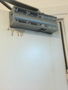 a locksmith that can repair a faulty door closer