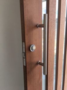a locksmith that can supply and fit a new security lock for a townhouse into a timber door
